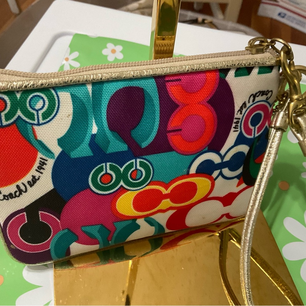 Rare Coach Poppy Wristlet from ECU. - Picture 5 of 9
